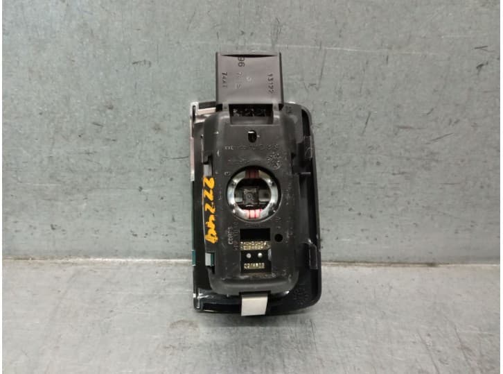 Recambio de luz interior para citroën ds5 2.0 hdi 165 referencia OEM IAM 96701574XT 2