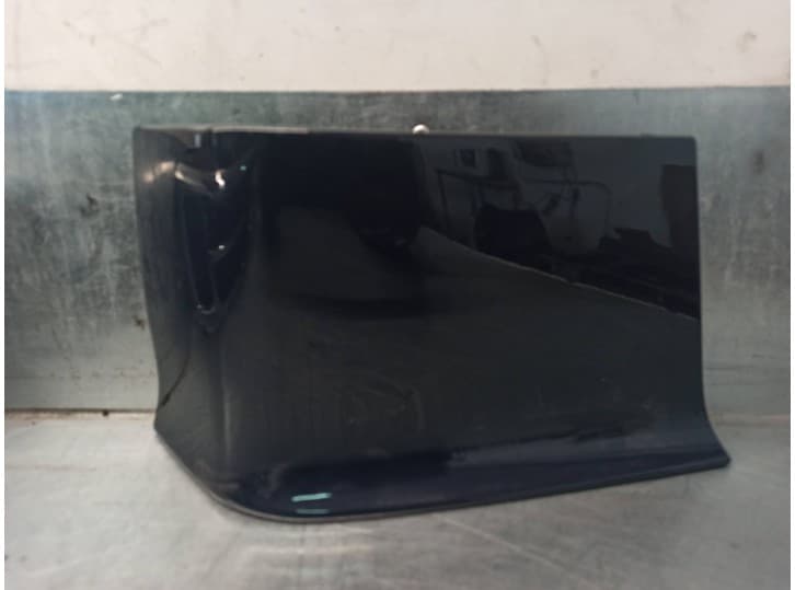 Recambio de molduras traseras para saab 900 ii 2.0 i referencia OEM IAM 4332912