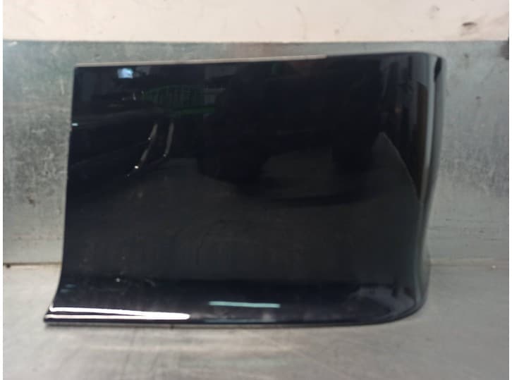 Recambio de molduras traseras para saab 900 ii 2.0 i referencia OEM IAM 4332920