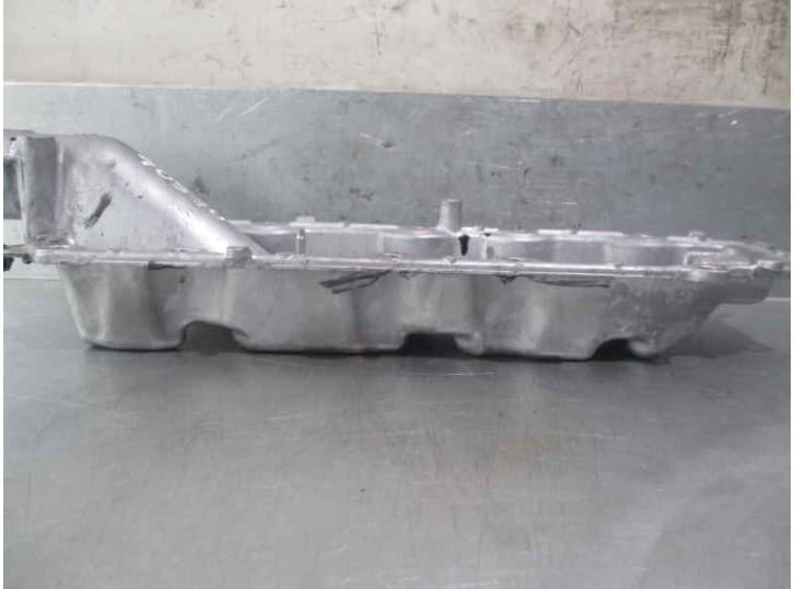Recambio de tapa motor para lexus ls (_f4_) 460 (usf40) referencia OEM IAM 1687738030 2