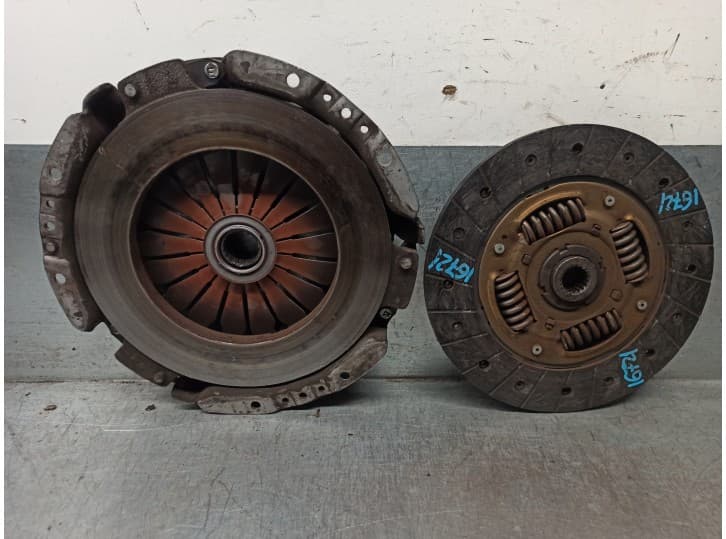 Recambio de kit embrague para peugeot 406 (8b) 1.9 td referencia OEM IAM 2050Y2  VALEO 2