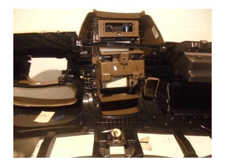 Recambio de salpicadero para cadillac srx 3.6 referencia OEM IAM  MARRON CLARO 9