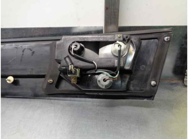 Recambio de piloto trasero central para daewoo aranos 1.8 referencia OEM IAM 5