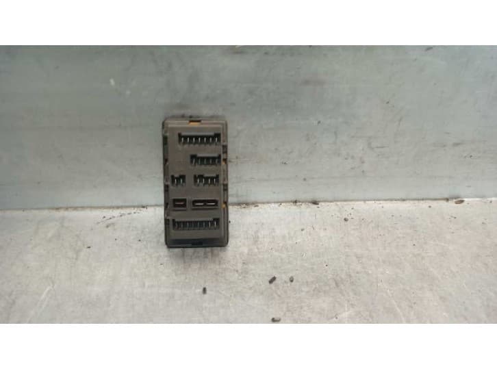 Recambio de caja reles / fusibles para citroën zx (n2) 1.9 dt referencia OEM IAM 9567793680 2