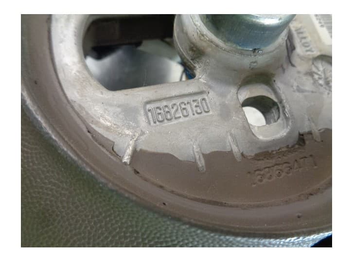 Recambio de volante para cadillac srx 3.6 referencia OEM IAM P10393266 16826130 6
