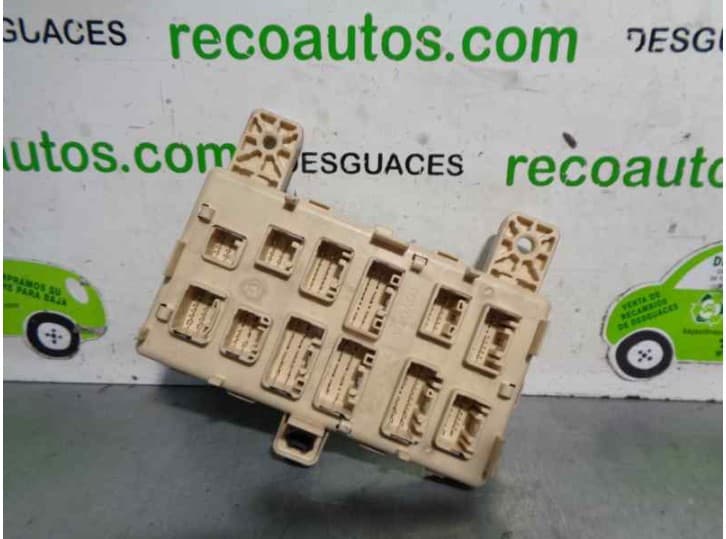 Recambio de caja reles / fusibles para lexus rx (_u3_) 300 (mcu35_) referencia OEM IAM CB0PV71