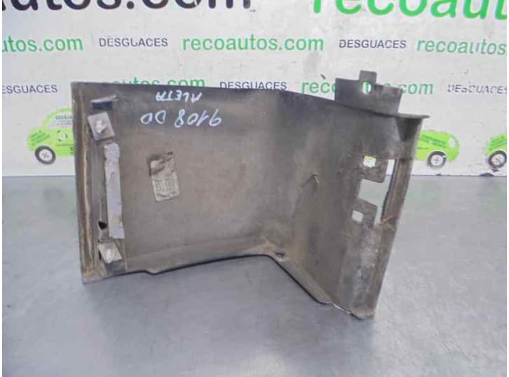 Recambio de molduras delanteras para cadillac srx 3.6 referencia OEM IAM 614704195 2