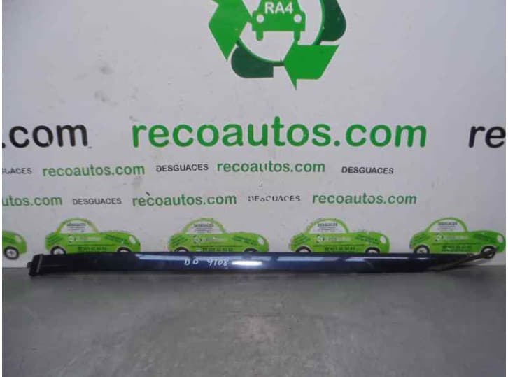 Recambio de molduras delanteras para cadillac srx 3.6 referencia OEM IAM 614704195