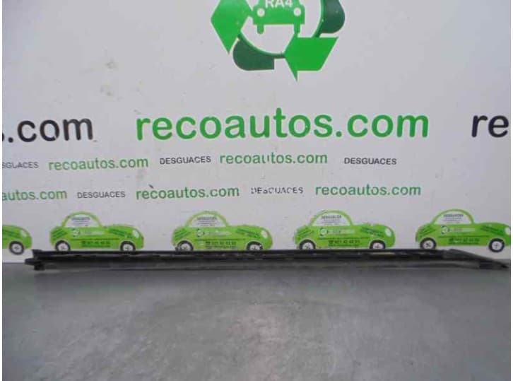 Recambio de molduras delanteras para cadillac srx 3.6 referencia OEM IAM 614704195 2