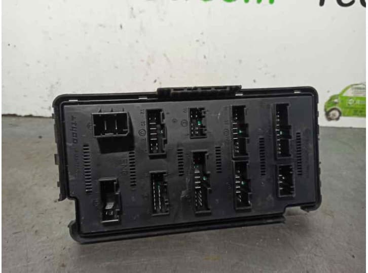 Recambio de caja reles / fusibles para ssangyong kyron 2.0 xdi referencia OEM IAM AK6084 3