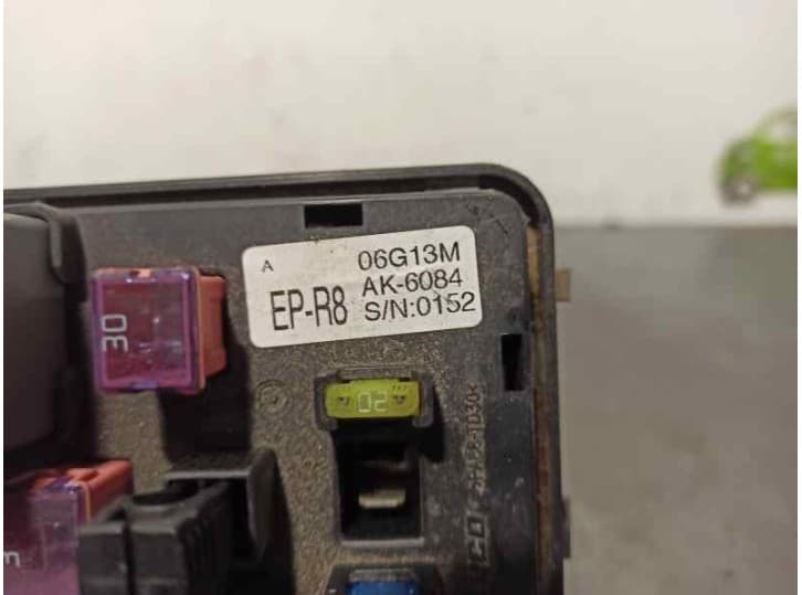 Recambio de caja reles / fusibles para ssangyong kyron 2.0 xdi referencia OEM IAM AK6084 6