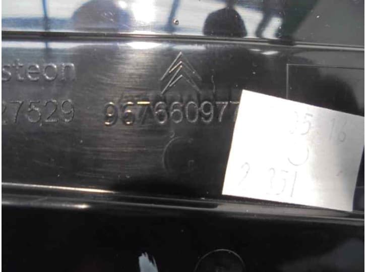 Recambio de aireador para citroën c4 ii (nc_) 1.2 thp 110 referencia OEM IAM 9676606977 3