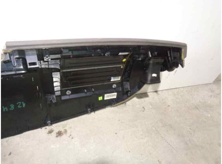 Recambio de salpicadero para volvo c30 (533) d5 referencia OEM IAM  GRIS 8