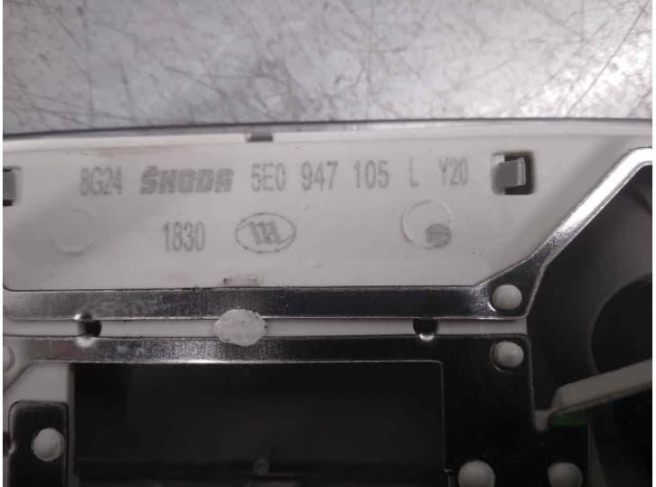 Recambio de luz interior para skoda karoq (nu7, nd7) 1.6 tdi referencia OEM IAM 5E0947105L 3
