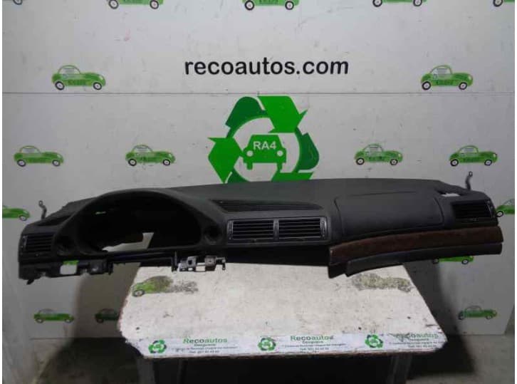 Recambio de salpicadero para bmw 7 (e38) 725 tds referencia OEM IAM  NEGRO