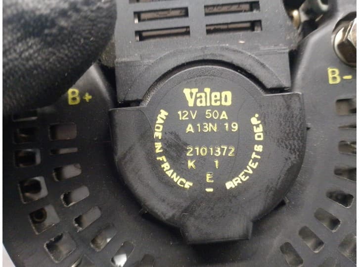 Recambio de alternador para renault trafic referencia OEM IAM A13N19 2101372 VALEO 4