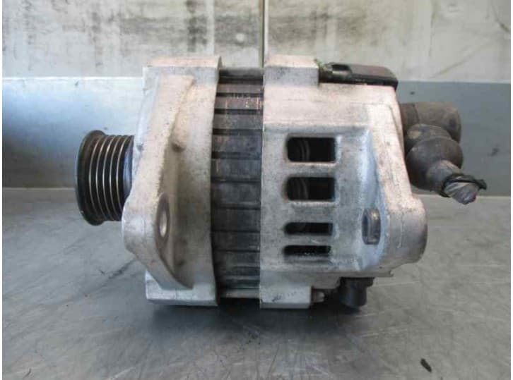Recambio de alternador para daewoo tacuma (u100) 1.8 referencia OEM IAM 2