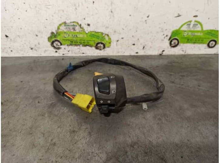 Recambio de mando luces para suzuki an 400 / burgman referencia OEM IAM 37418 PIÑA