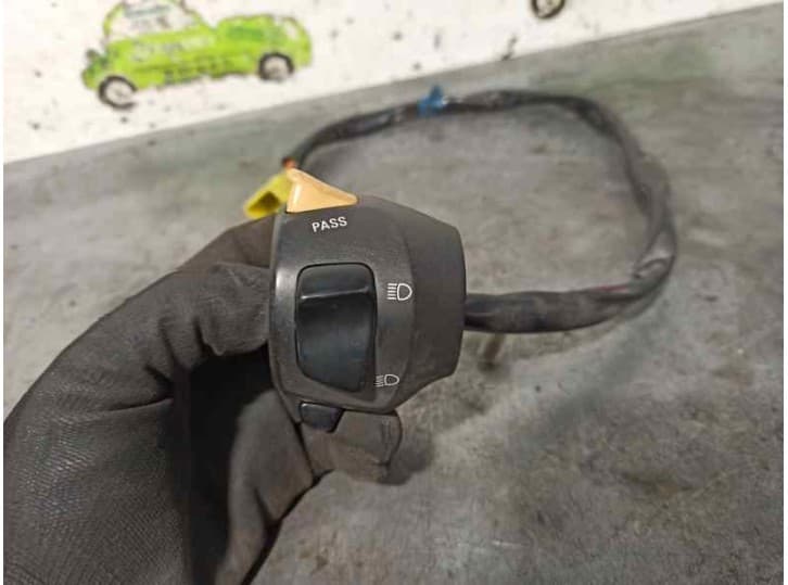 Recambio de mando luces para suzuki an 400 / burgman referencia OEM IAM 37418 PIÑA 4