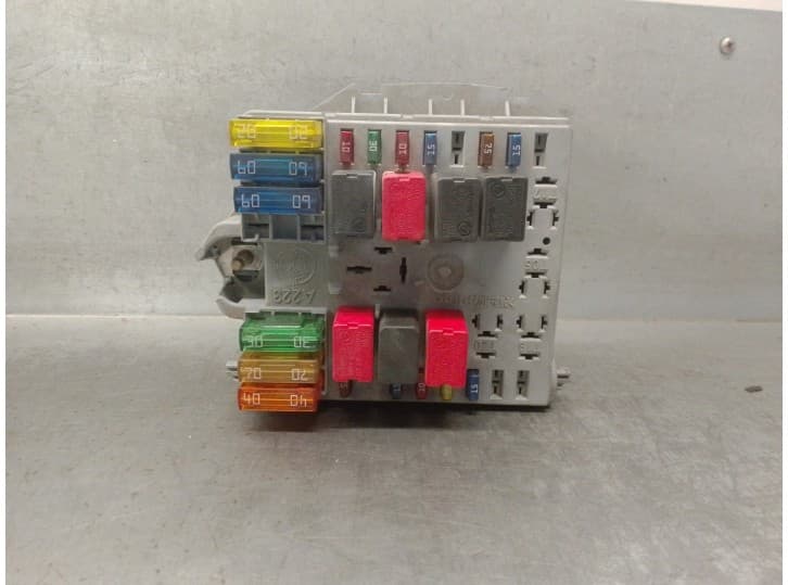 Recambio de caja reles / fusibles para fiat punto (188_) 1.4 referencia OEM IAM 46835595
