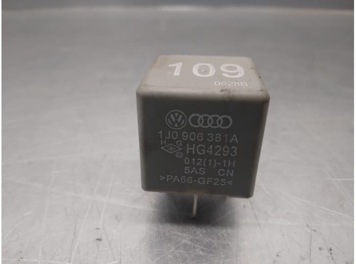 Recambio de rele para seat ibiza iii (6l1) 1.4 tdi referencia OEM IAM 1J0906381A