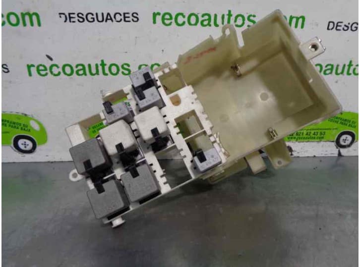 Recambio de caja reles / fusibles para saab 9-3 (ys3d) 2.0 turbo referencia OEM IAM 4230082