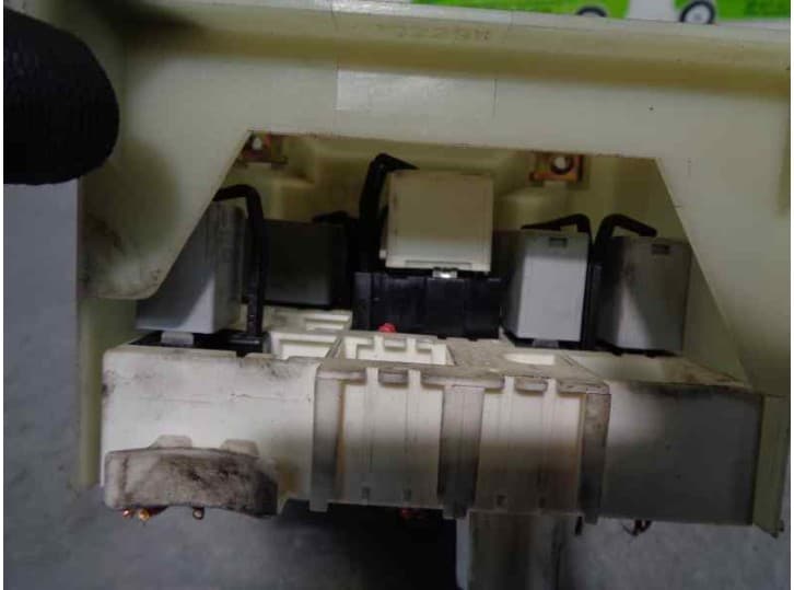 Recambio de caja reles / fusibles para saab 9-3 (ys3d) 2.0 turbo referencia OEM IAM 4230082 6