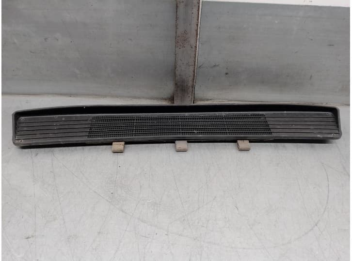 Recambio de embellecedor para renault r-4 f6a furgoneta referencia OEM IAM 688