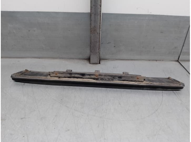 Recambio de embellecedor para renault r-4 f6a furgoneta referencia OEM IAM 688 2
