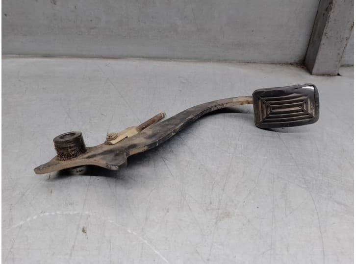 Recambio de pedal embrague para renault r-4 f6a furgoneta referencia OEM IAM 7700507462 2