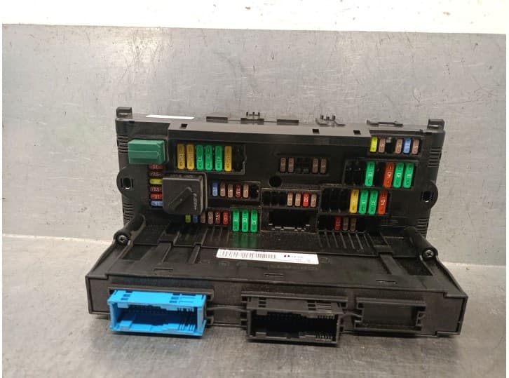 Recambio de caja reles / fusibles para bmw x4 (f26) xdrive 20 d referencia OEM IAM 9315150