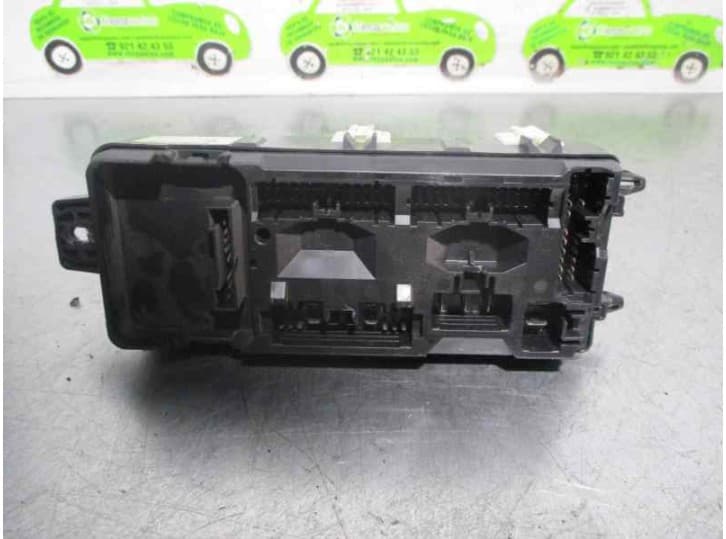 Recambio de caja reles / fusibles para volvo s40 i (644) 1.6 referencia OEM IAM 3063378 2