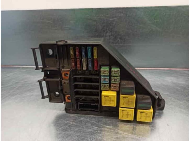 Recambio de caja reles / fusibles para mg zr 2.0 td referencia OEM IAM 000710R