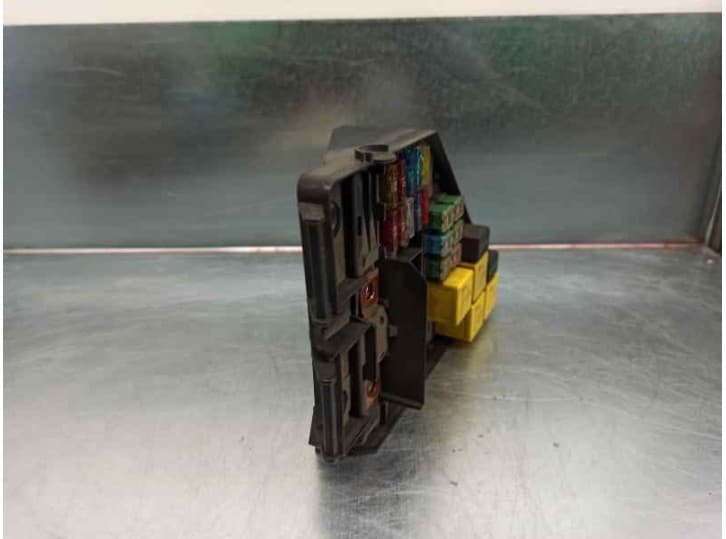 Recambio de caja reles / fusibles para mg zr 2.0 td referencia OEM IAM 000710R 2