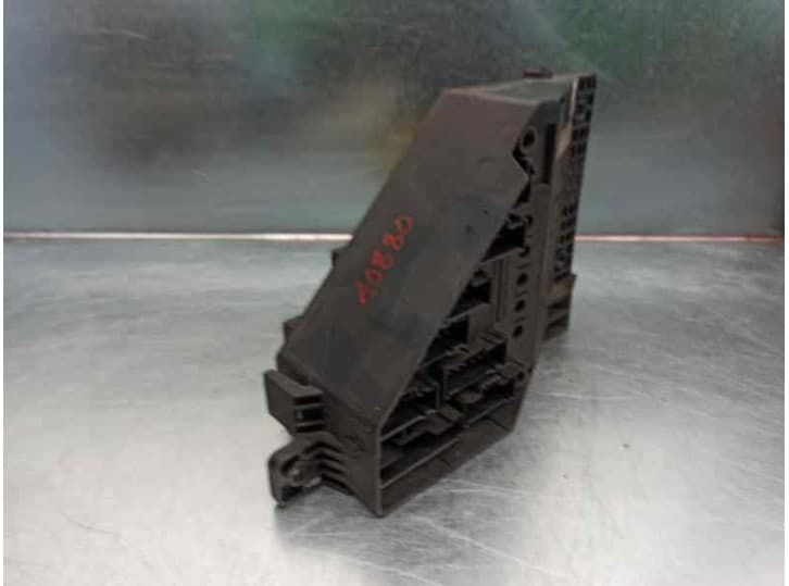 Recambio de caja reles / fusibles para mg zr 2.0 td referencia OEM IAM 000710R 4