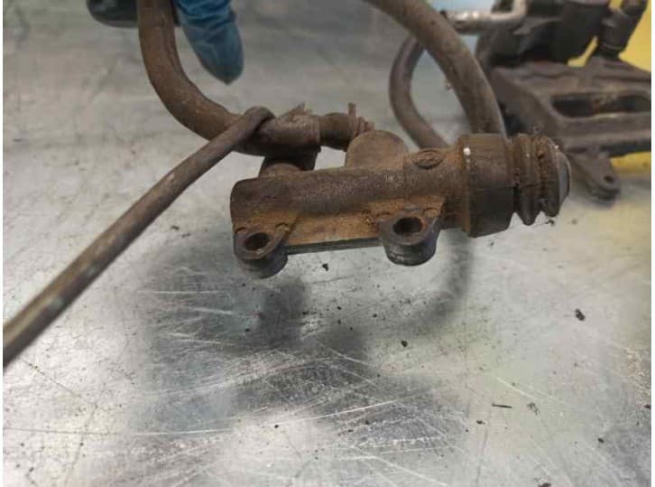 Recambio de pinza freno trasera derecha para bmw f 650 f 650 referencia OEM IAM   BREMBO 9