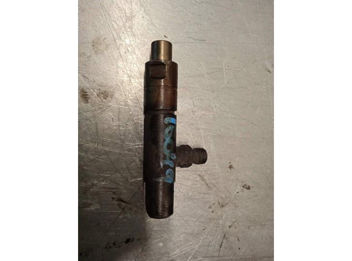 Recambio de inyector para jeep cherokee (xj) 2.1 d 4x4 referencia OEM IAM KBE48S5  BOSCH
