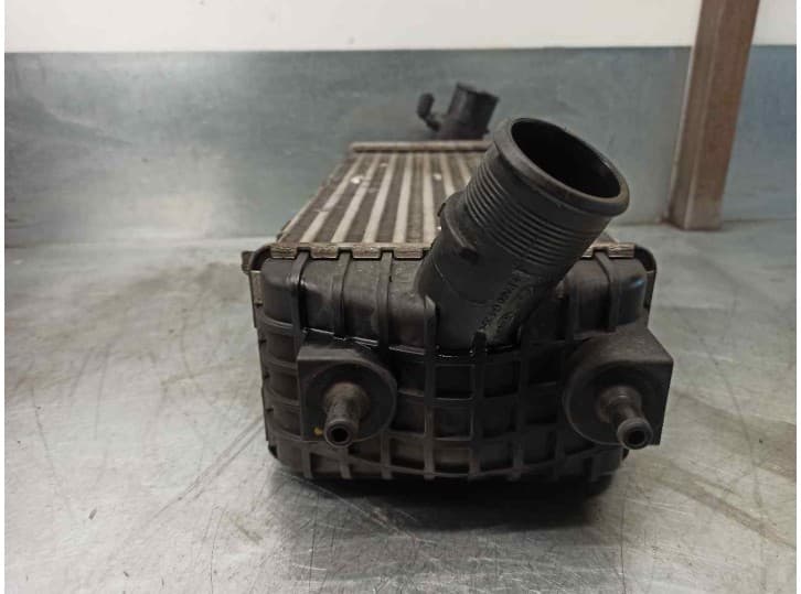 Recambio de intercooler para kia carens iv 1.7 crdi referencia OEM IAM 282702A480 4