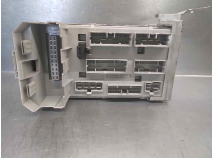 Recambio de caja reles / fusibles para hyundai xg sedán 300 referencia OEM IAM 9220039000 2