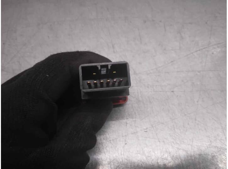 Recambio de warning para hyundai xg sedán 300 referencia OEM IAM 9379039000 3