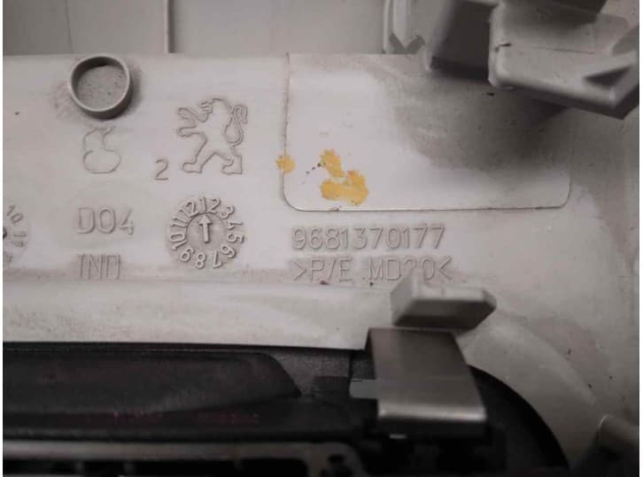 Recambio de luz interior para peugeot 5008 (0u_, 0e_) 2.0 hdi referencia OEM IAM 9681370177 4