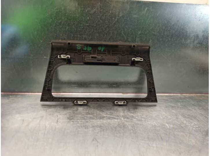 Recambio de molduras delanteras para volkswagen golf vi (5k1) 1.4 tsi referencia OEM IAM 3