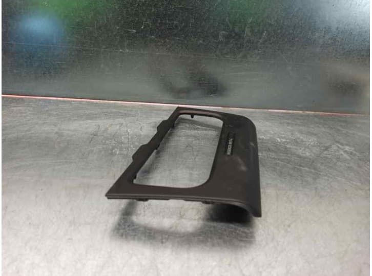 Recambio de molduras delanteras para volkswagen golf vi (5k1) 1.4 tsi referencia OEM IAM 4