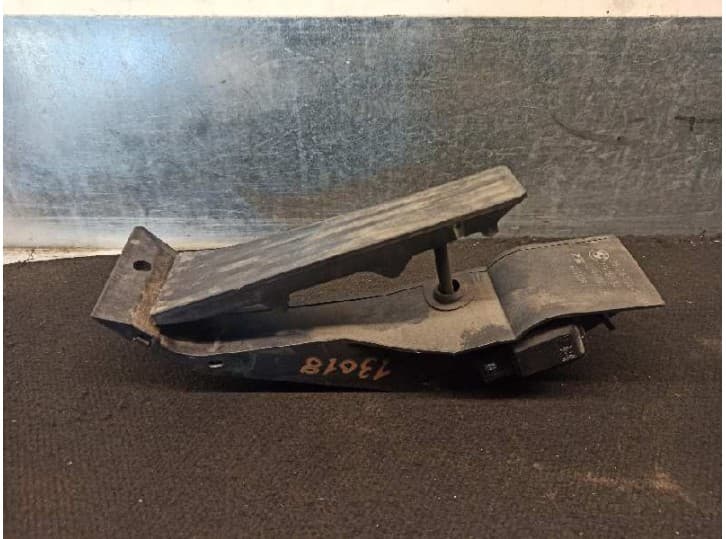Recambio de potenciometro pedal para bmw 5 (e60) 520 d referencia OEM IAM 35426772645 2