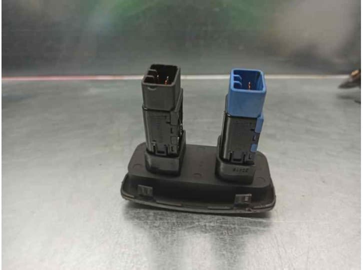 Recambio de mando para kia sportage ii (je_, km_) 2.0 crdi 4wd referencia OEM IAM 621W05010 2