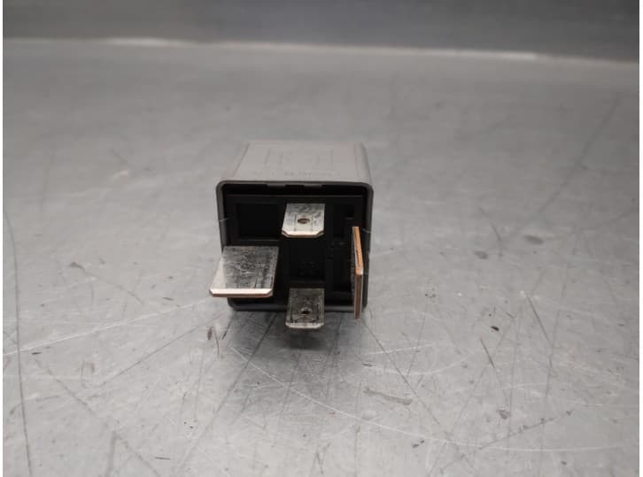 Recambio de rele para audi a4 b6 avant (8e5) 2.5 tdi referencia OEM IAM 8D0951253 2
