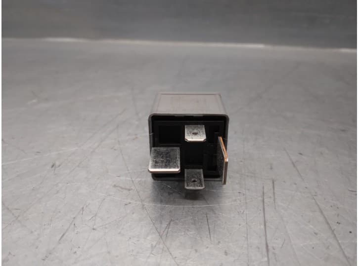 Recambio de rele para audi a4 b6 avant (8e5) 2.5 tdi referencia OEM IAM 8D0951253 2