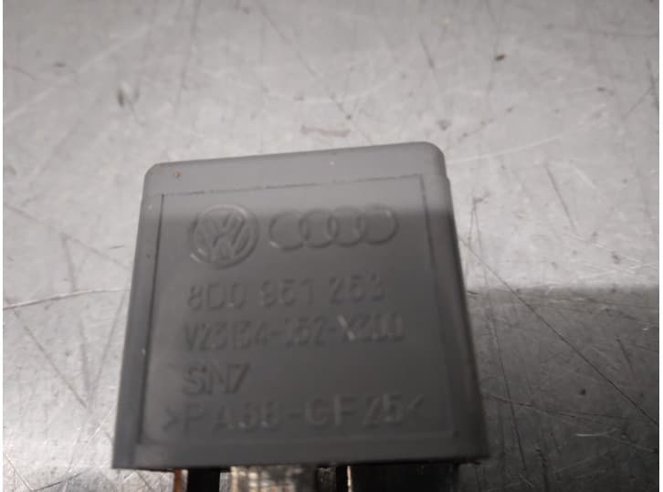 Recambio de rele para audi a4 b6 avant (8e5) 2.5 tdi referencia OEM IAM 8D0951253 3