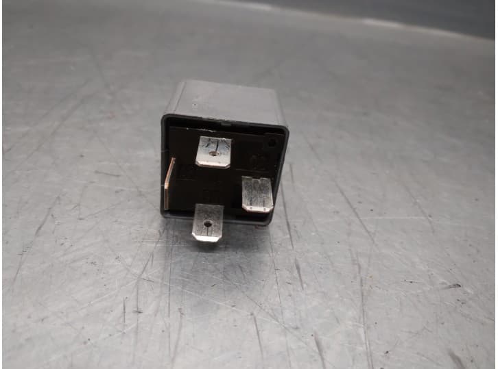 Recambio de rele para audi a4 b6 avant (8e5) 2.5 tdi referencia OEM IAM 8D0951253A 2
