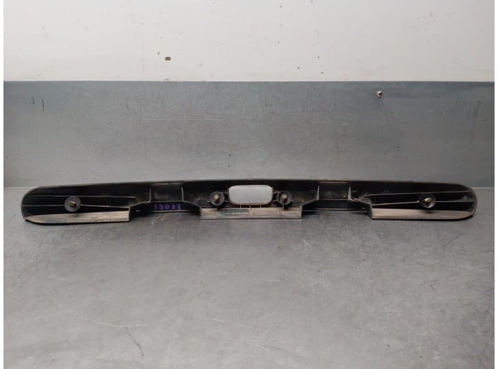 Recambio de molduras traseras para volvo s40 i (644) 1.6 referencia OEM IAM 613890 2